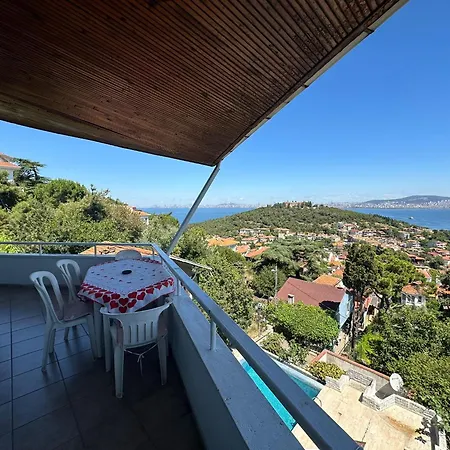 Manzaraada Tepe * Heybeliada